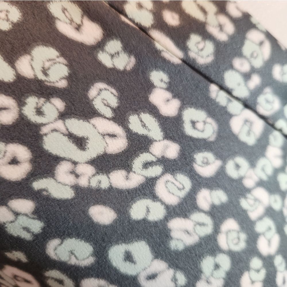 Alfani grey floral long sleeve button up blouse silky feel 100% polyester - Picture 4 of 9